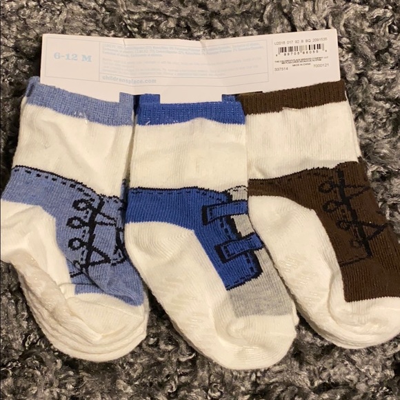 Children’s Place Socks - Picture 2 of 4